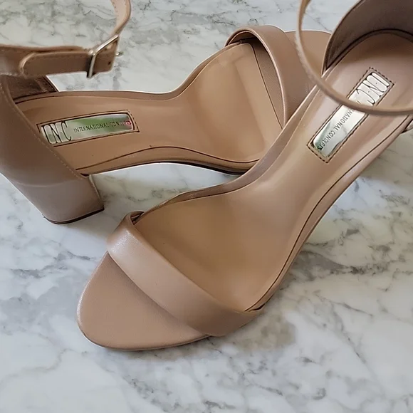 INC International Concepts Heels Size 8 - Picture 4 of 7